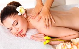 Massage cho người bị thoát vị đĩa đệm sẽ giúp giảm đau, kích thích máu huyết lưu thông